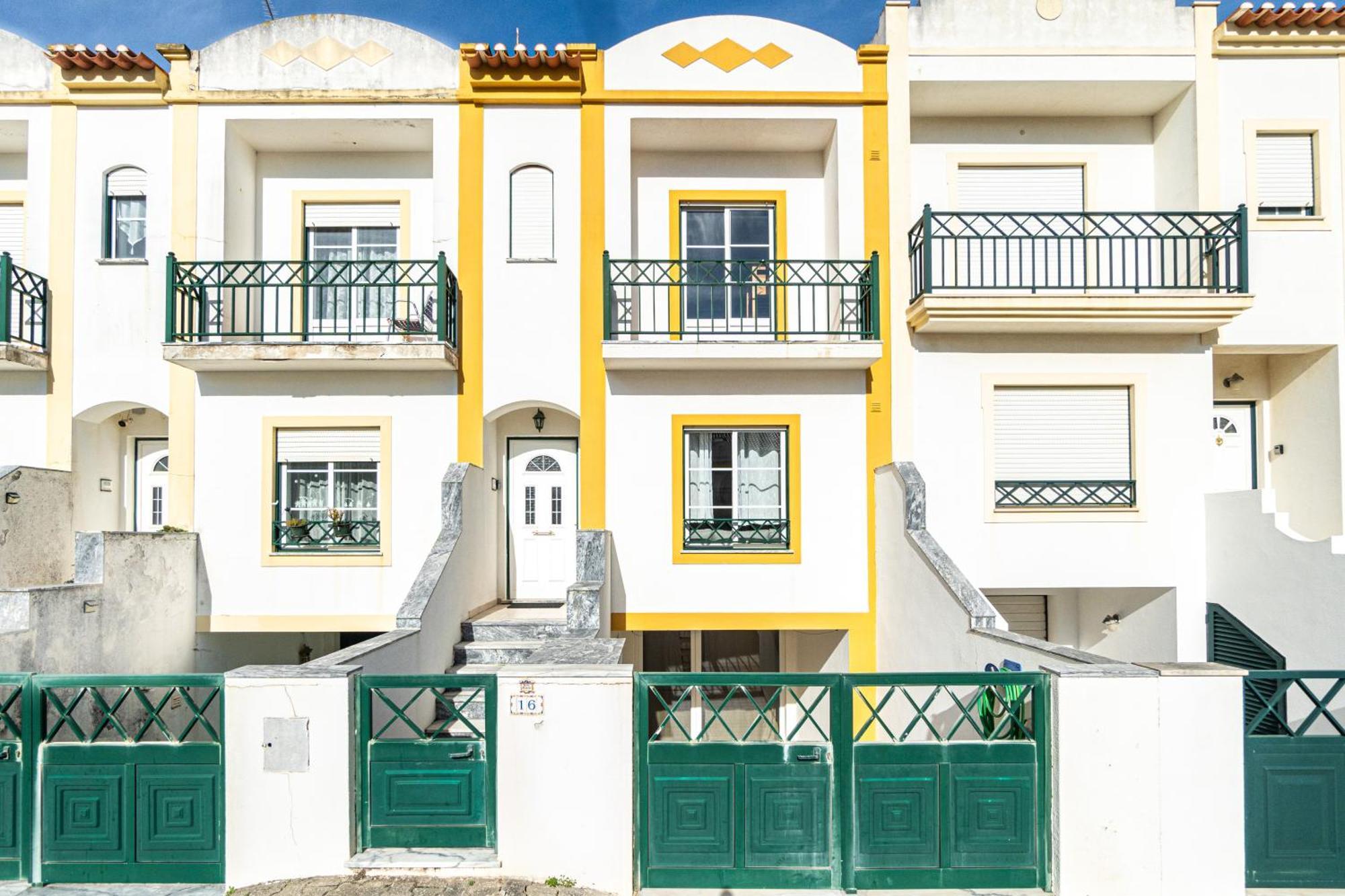Baleal Happiness Surf House Villa Ferrel  Exteriör bild